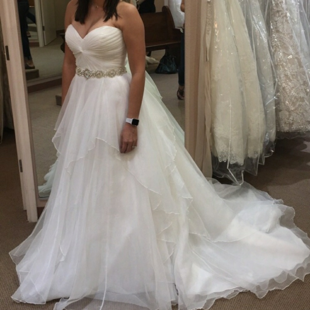 Gorgeous wedding dress.